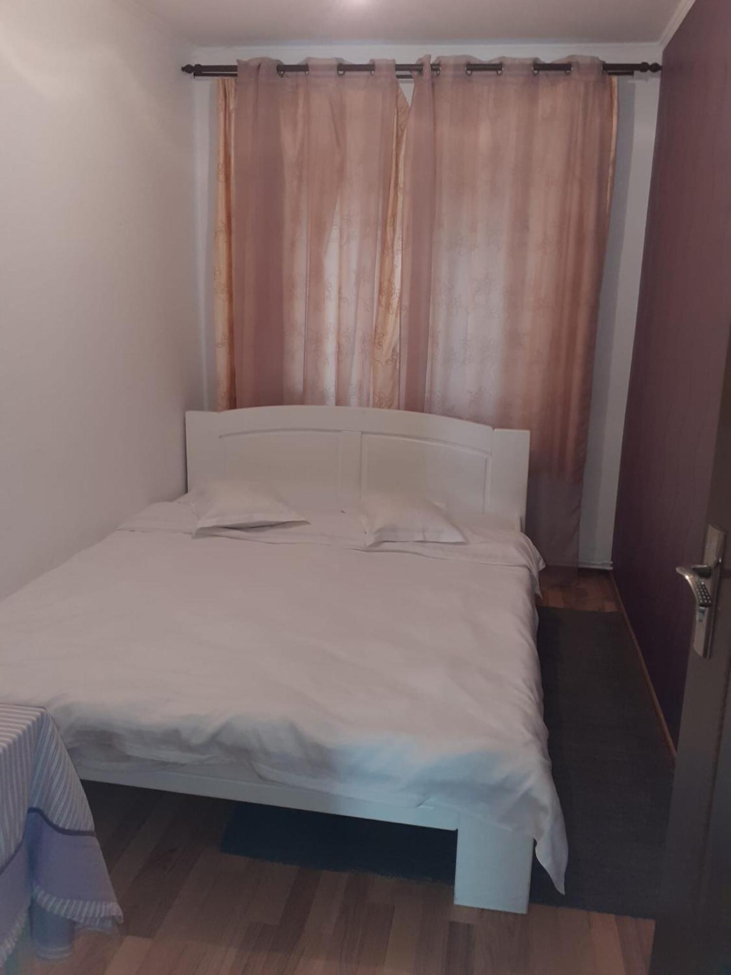 Apartament Cu 3 Camere La Poala Muntilor Fagaras Victoria  Exterior foto